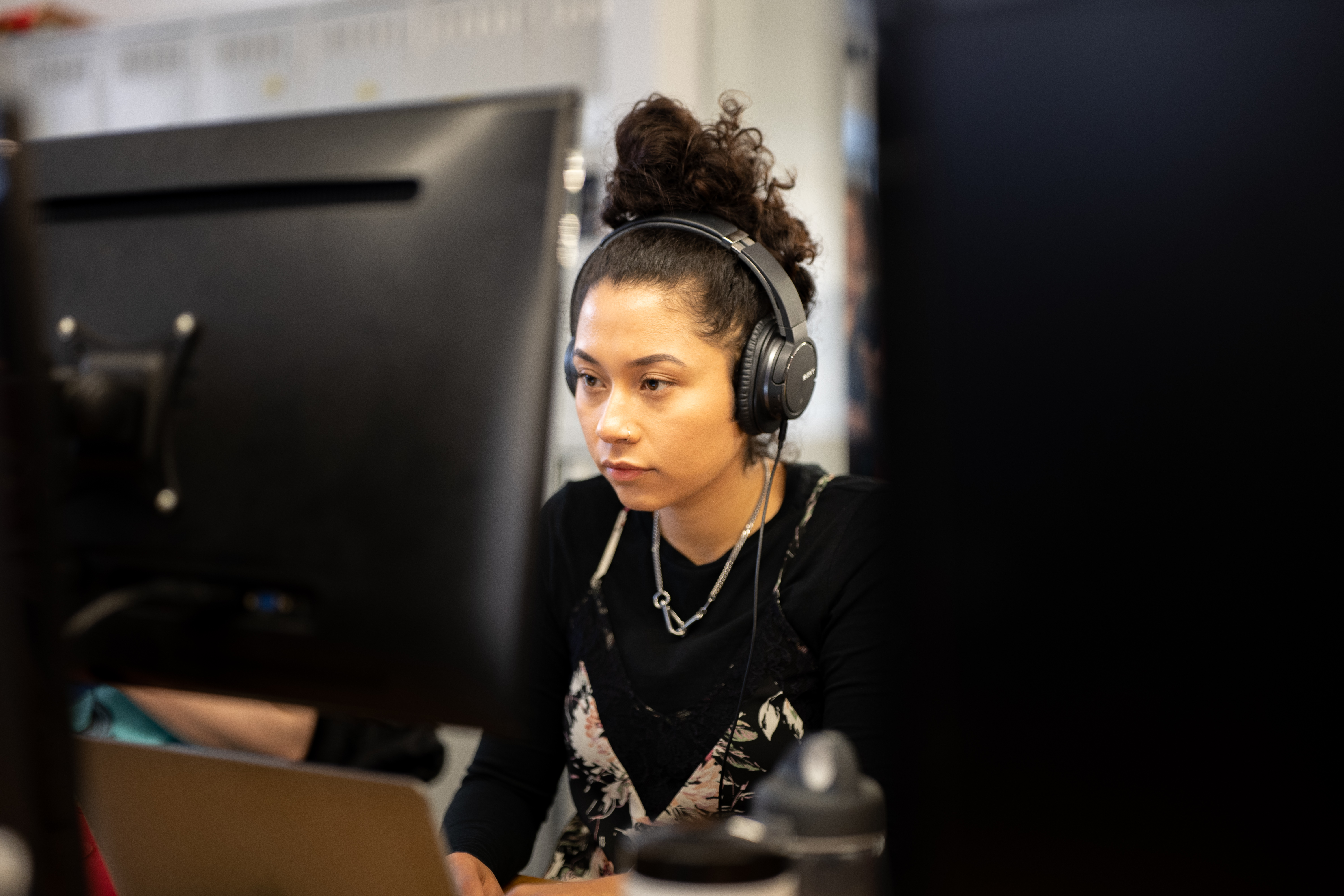 Woman learning how to code Woman learning how to code